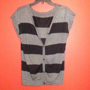 Forever 21 Short Sleeve Button Down Top Gray and Black Size Medium